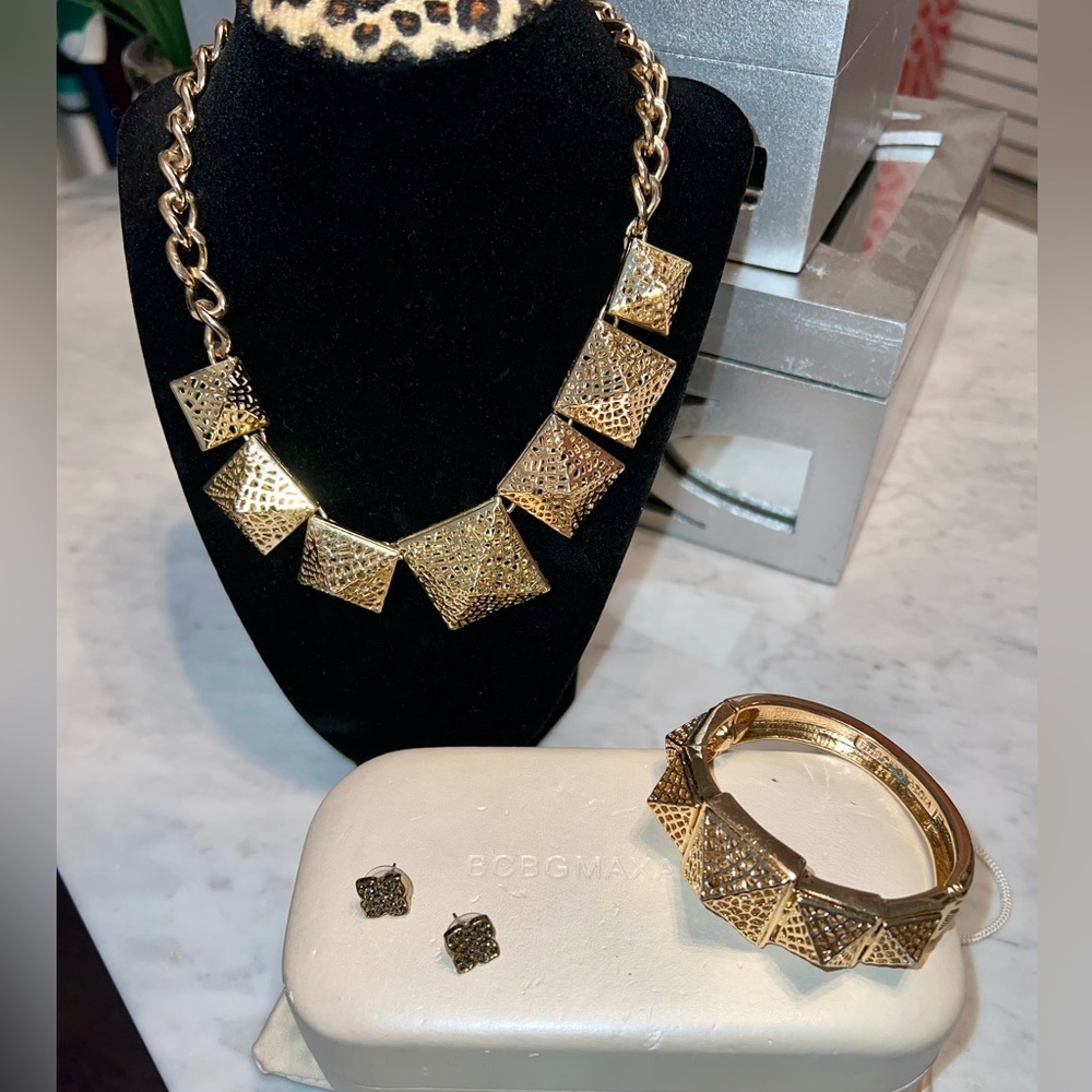 Bcbgmaxazria Gold Geometric Statement Necklace, B… - image 5